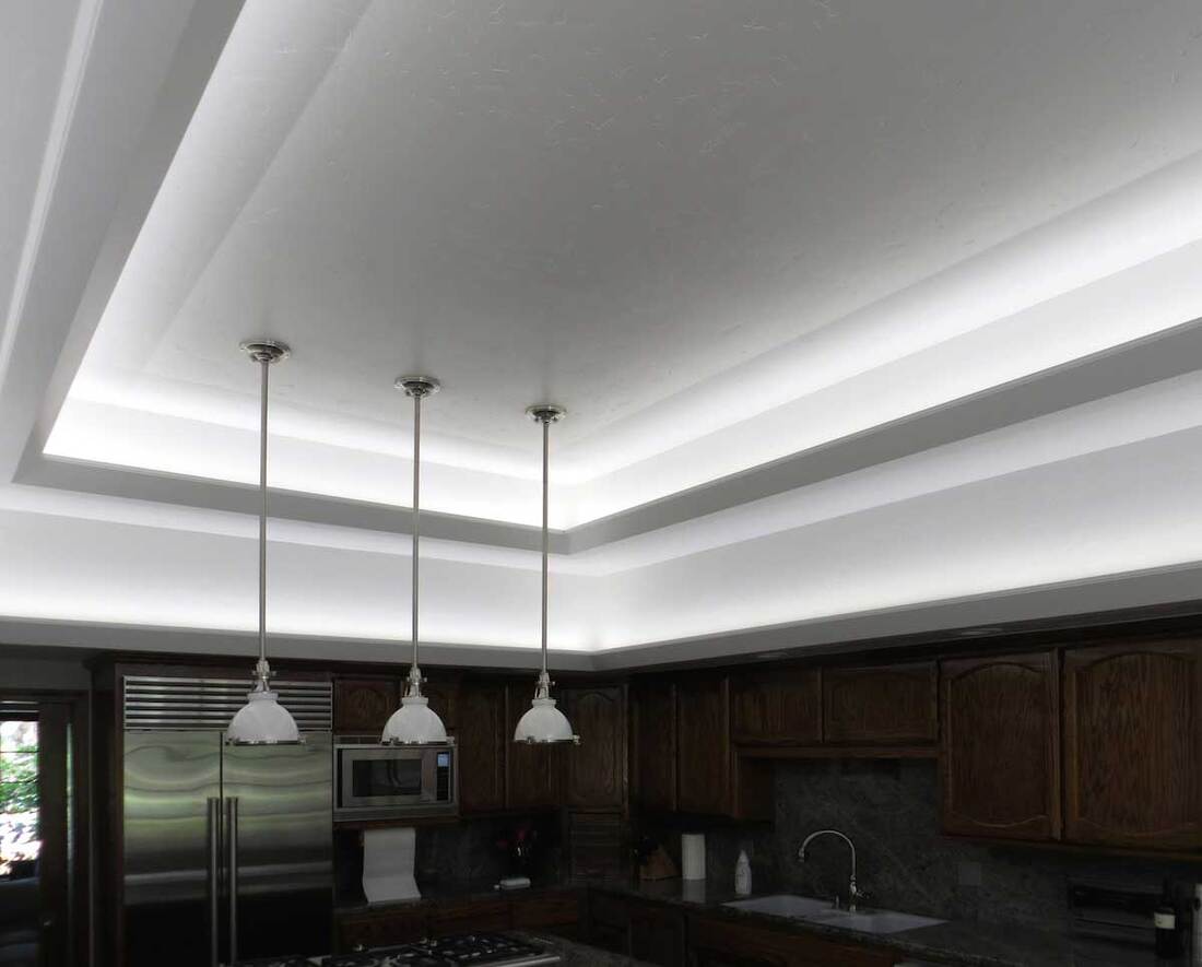 LED-лента под потолком